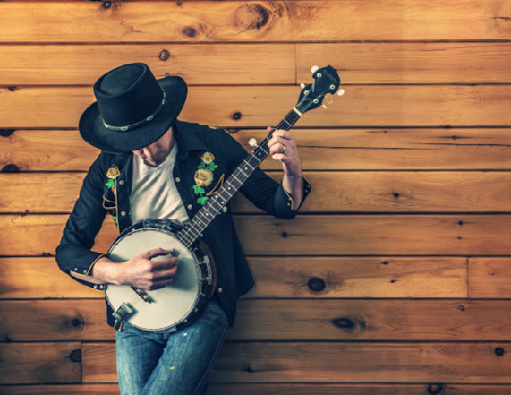 Man playing banjo